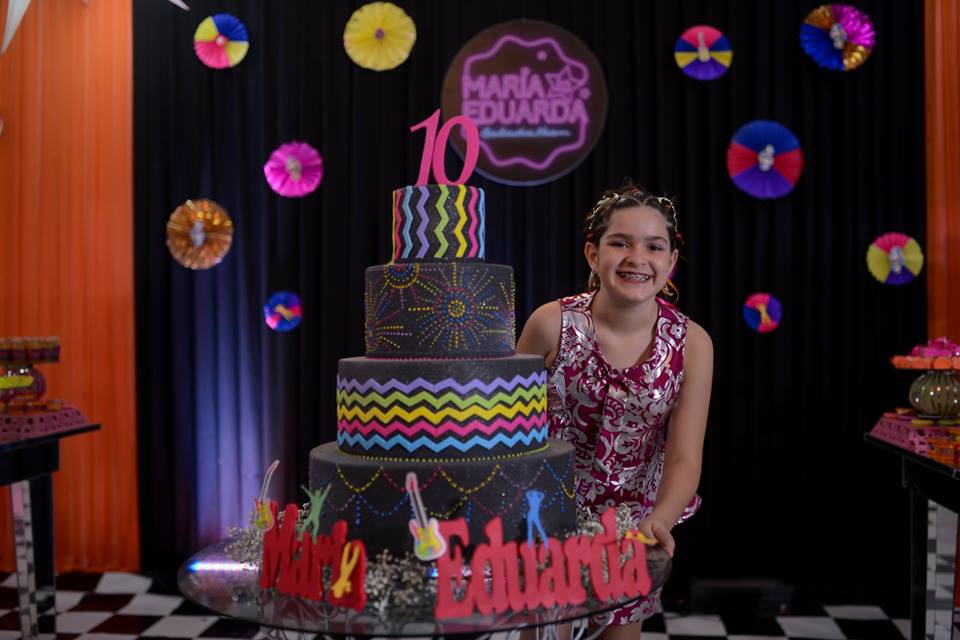 Balada é tema de aniversário: Eduarda 10 anos