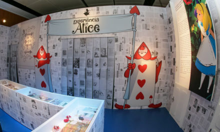 Exposição interativa de Alice no País das Maravilhas