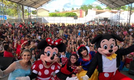 Um Natal Feliz para crianças carentes