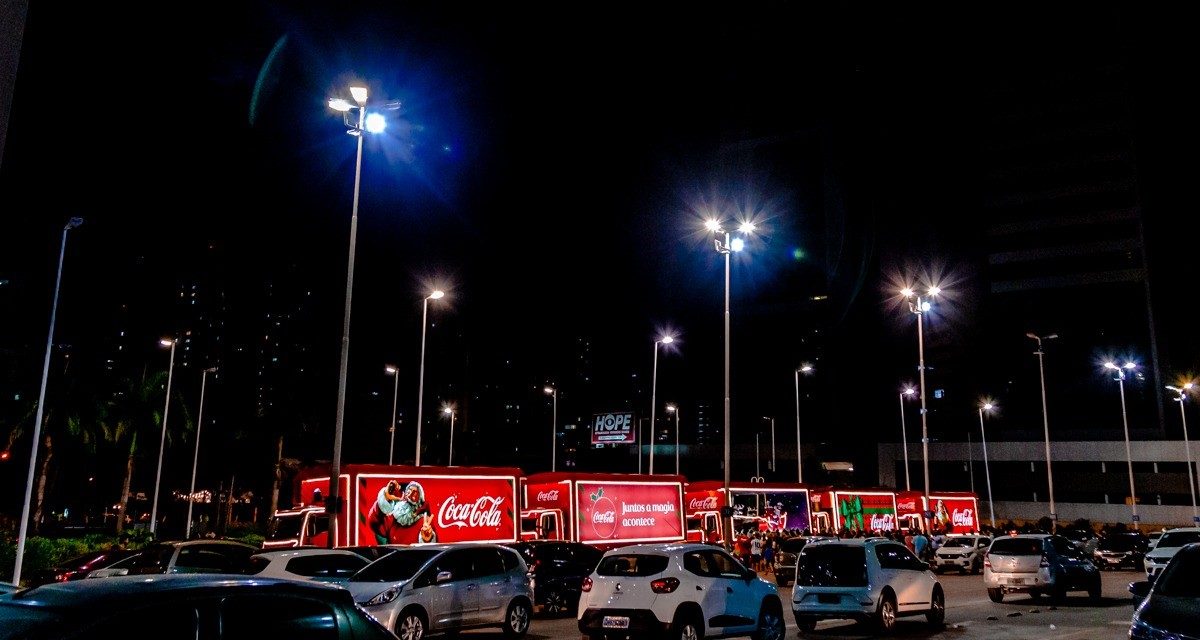 Caravana Iluminada da Coca-Cola chega a Fortaleza