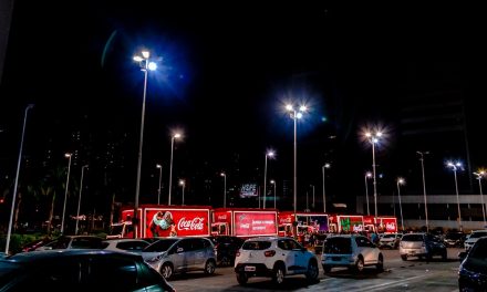 Caravana Iluminada da Coca-Cola chega a Fortaleza