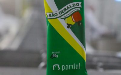 Pardal Sorvetes lança picolé de refrigerante de Caju