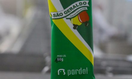 Pardal Sorvetes lança picolé de refrigerante de Caju