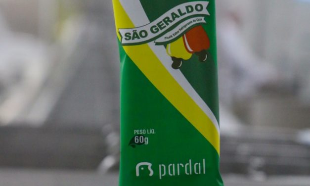 Pardal Sorvetes lança picolé de refrigerante de Caju