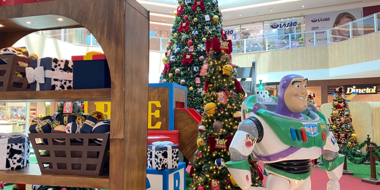 Decorações exclusivas de Natal com tema Toy Story chegam aos shoppings RioMar em Fortaleza