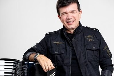 Farias Brito comemora 90 anos com festa e música de Waldonys no Iguatemi Hall