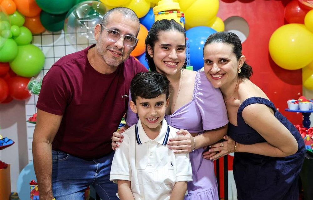 O mundo do Lego para os sete anos do Joshua